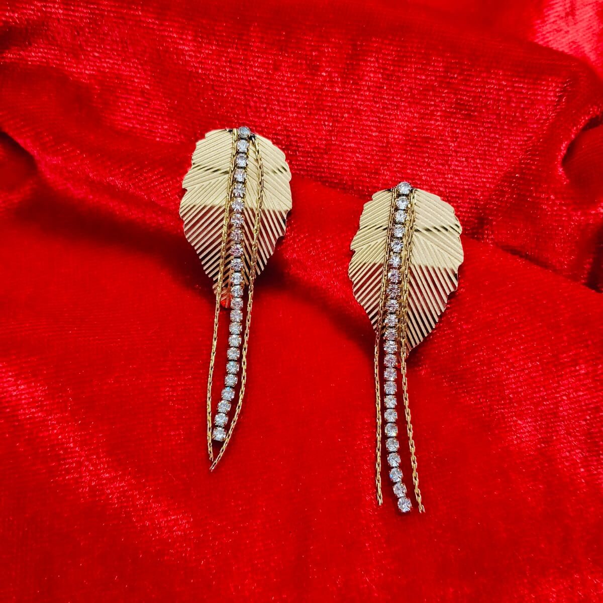 PJ Gold-Plated Ribbed Metallic Leaf Design Earrings (5) PJ Gold-Plated Ribbed Metallic Leaf Design Earrings