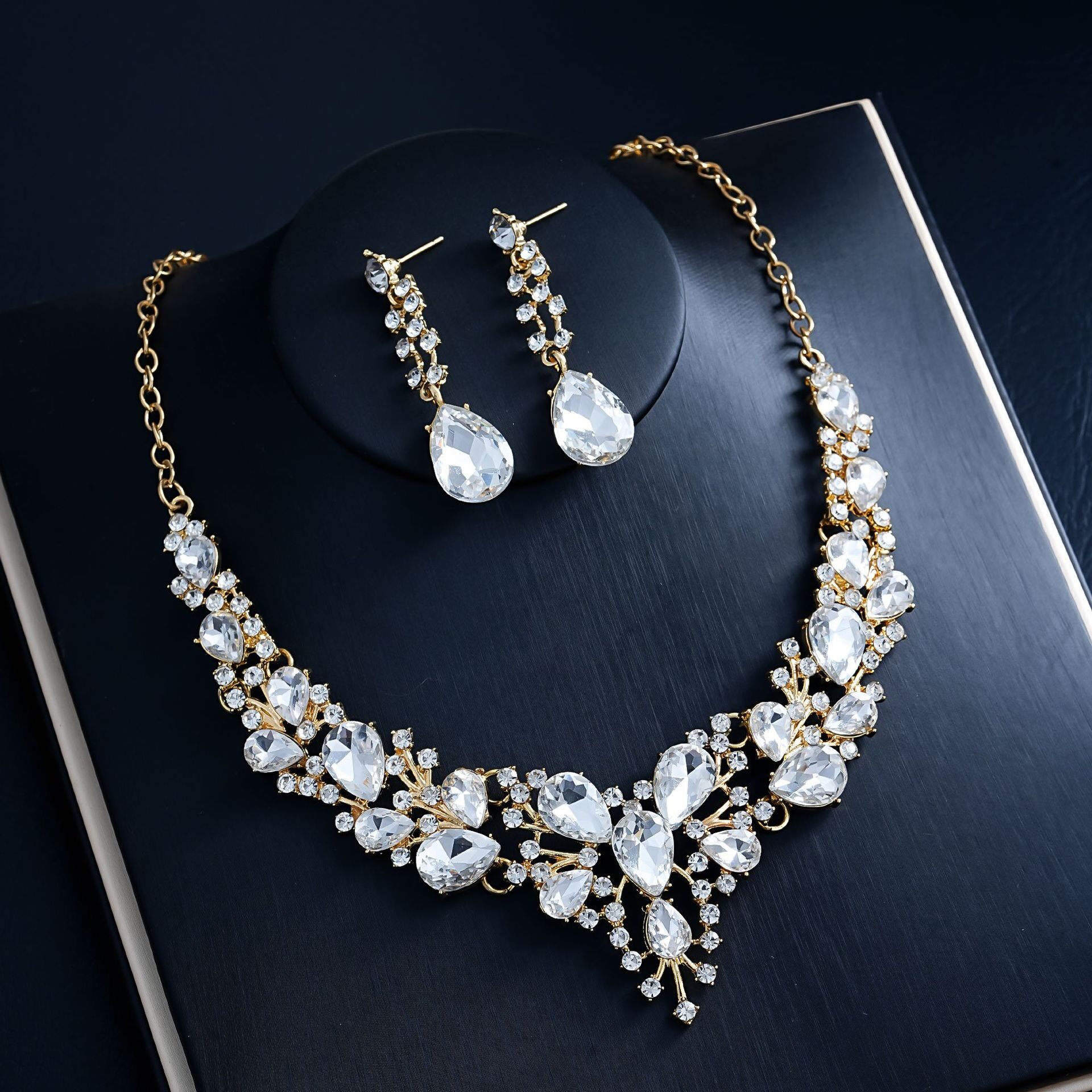 PRAREKA Golden Crystal Cascade Set