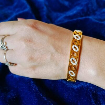 PRAREKA Crystal Oval Gold Bracelet