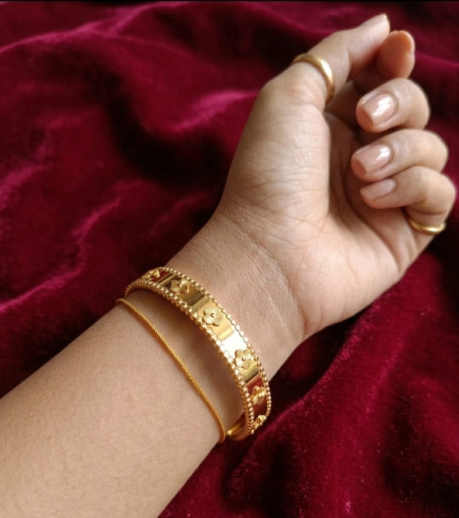PRAREKA Floral Rigid Cuff Bracelet PRAREKA Floral Rigid Cuff Bracelet