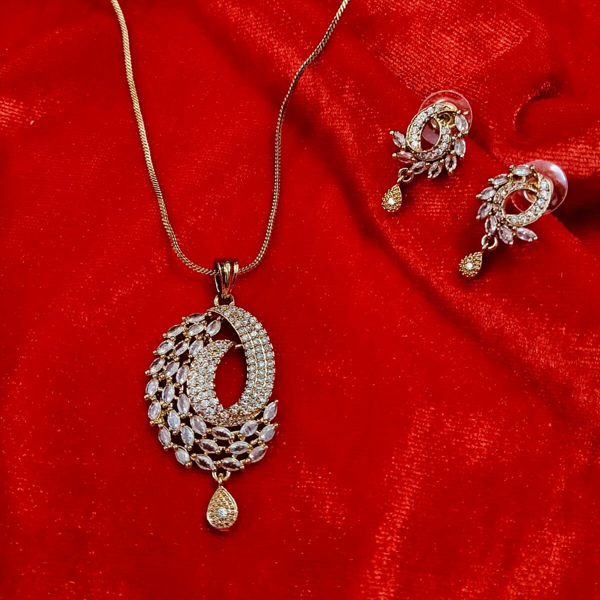 PRAREKA Antique Pendant Set