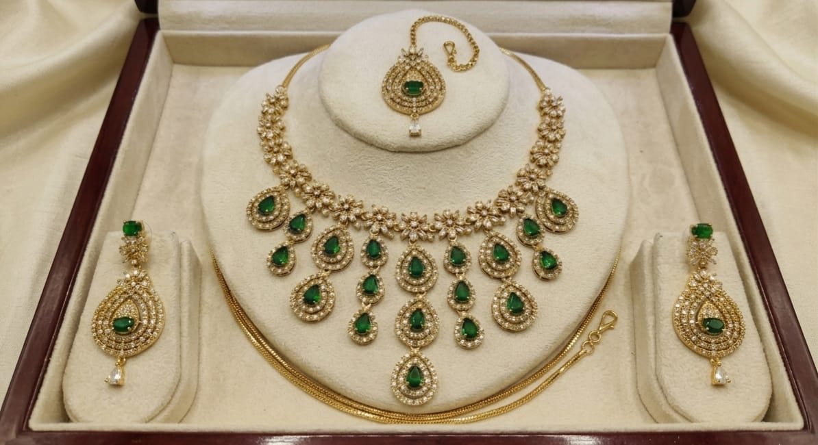 PRAREKA Royal Emerald Cascade Set