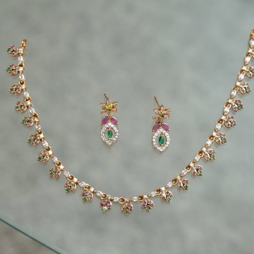 PRAREKA Elegant Floral Choker